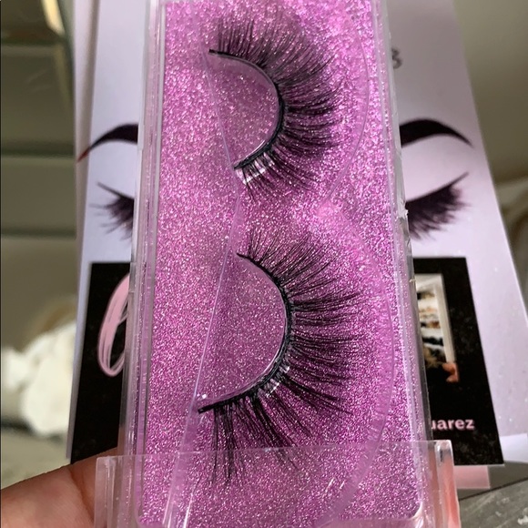 Lashes - Picture 2 of 3